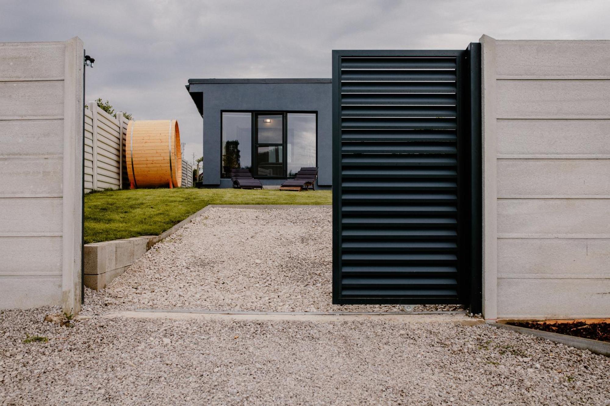 Apartment Fratello Šoporňa Exteriér fotografie